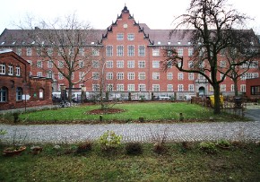 Freiligrath Schule Berlin Farbgutachten Befunduntersuchung Aula